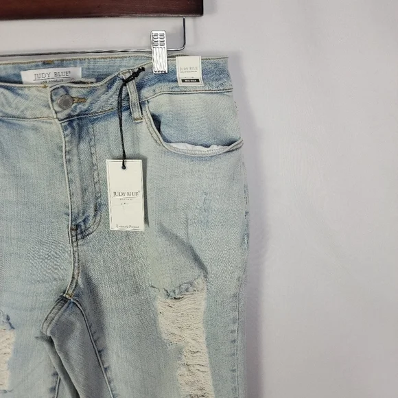 Women's Distressed Boyfriend fit Judy Blue jeans - Picture 3 of 6